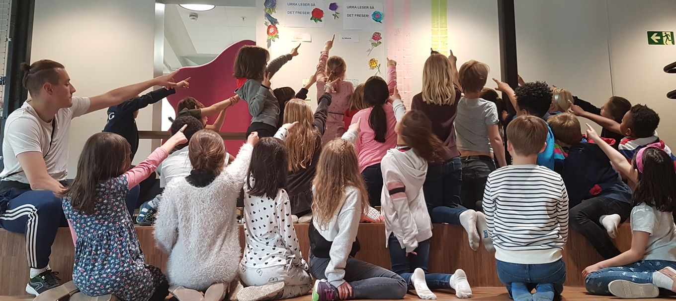 Urra leser så det freser Urra leser så det freser