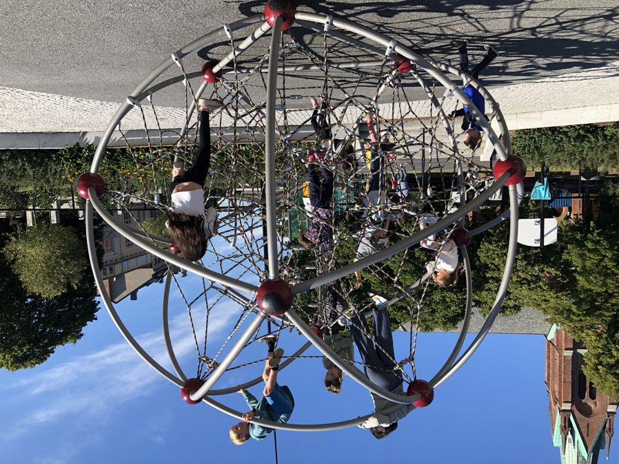 En gruppe mennesker på et pariserhjul